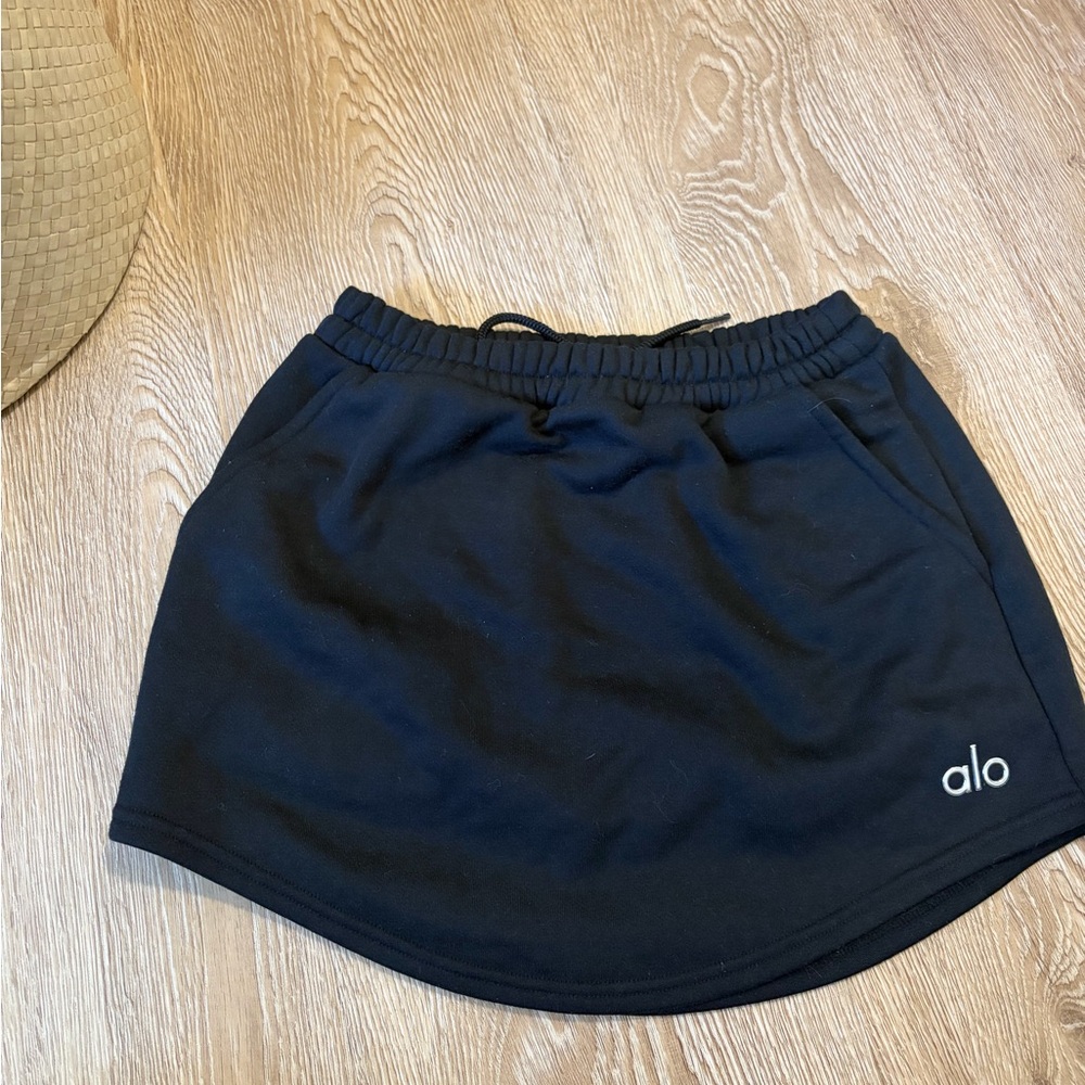 ALO Yoga Black accolade skirt